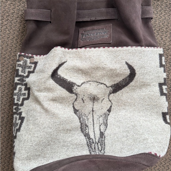 Pendleton Skull Design Backpack in Brown and Cream - Picture 9 of 9